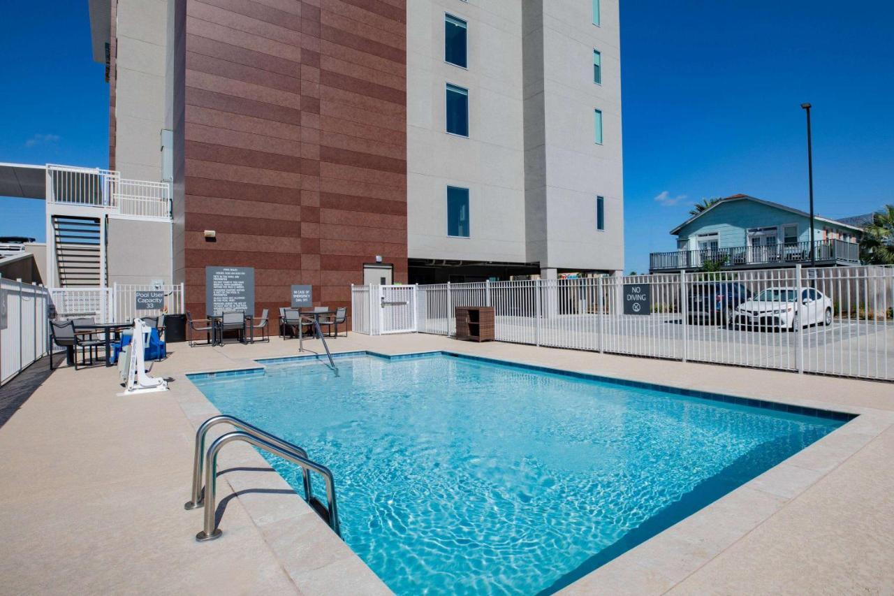 La Quinta Inn & Suites By Wyndham Galveston North At I-45 외부 사진