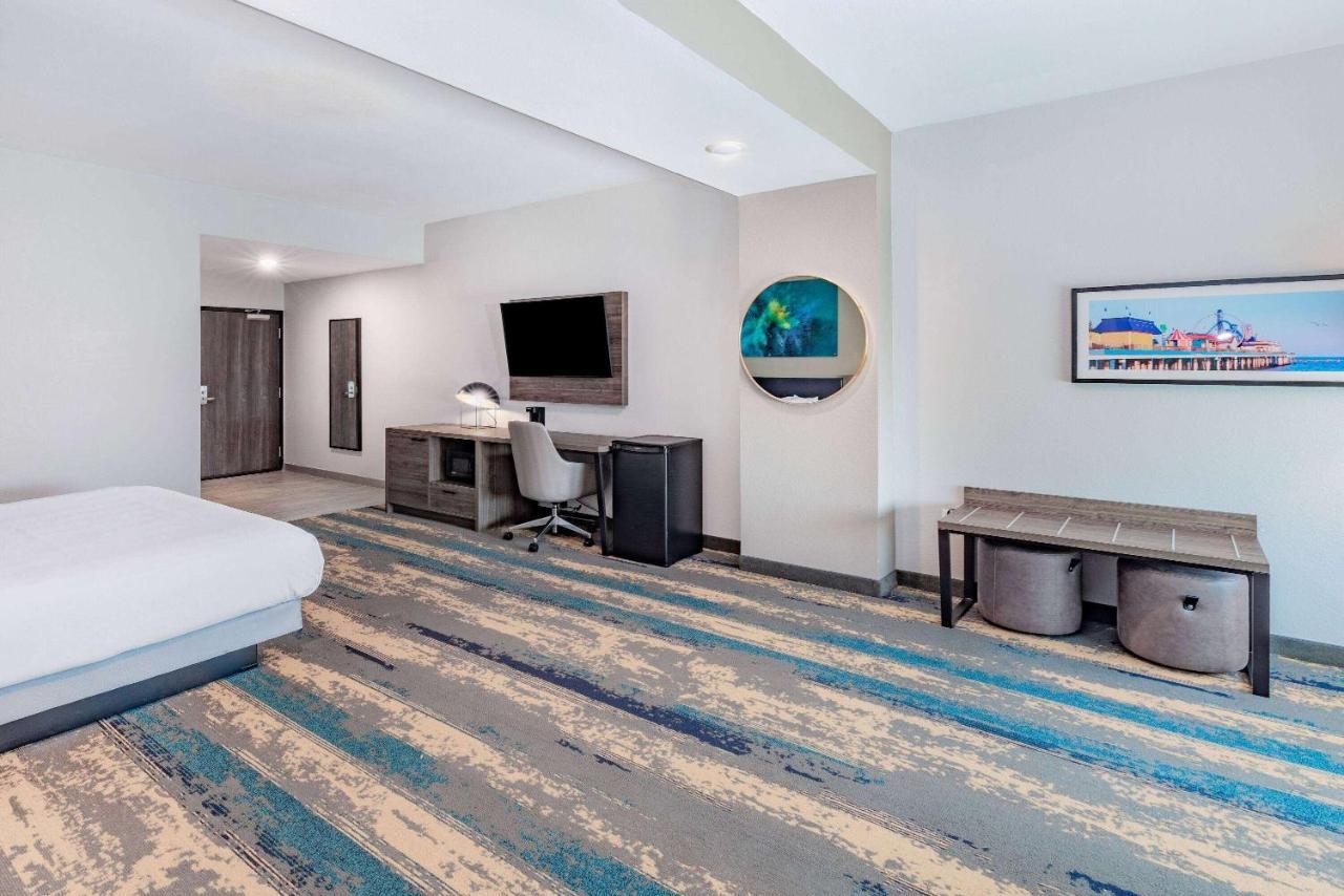 La Quinta Inn & Suites By Wyndham Galveston North At I-45 외부 사진