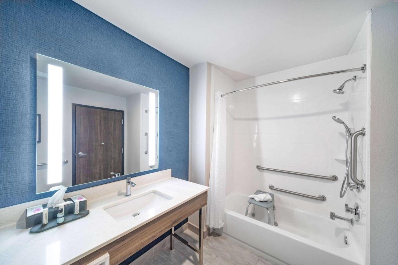 La Quinta Inn & Suites By Wyndham Galveston North At I-45 외부 사진