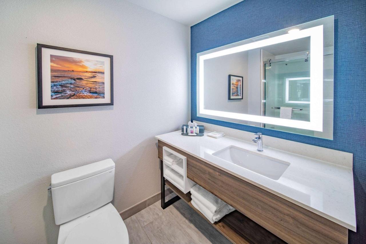 La Quinta Inn & Suites By Wyndham Galveston North At I-45 외부 사진