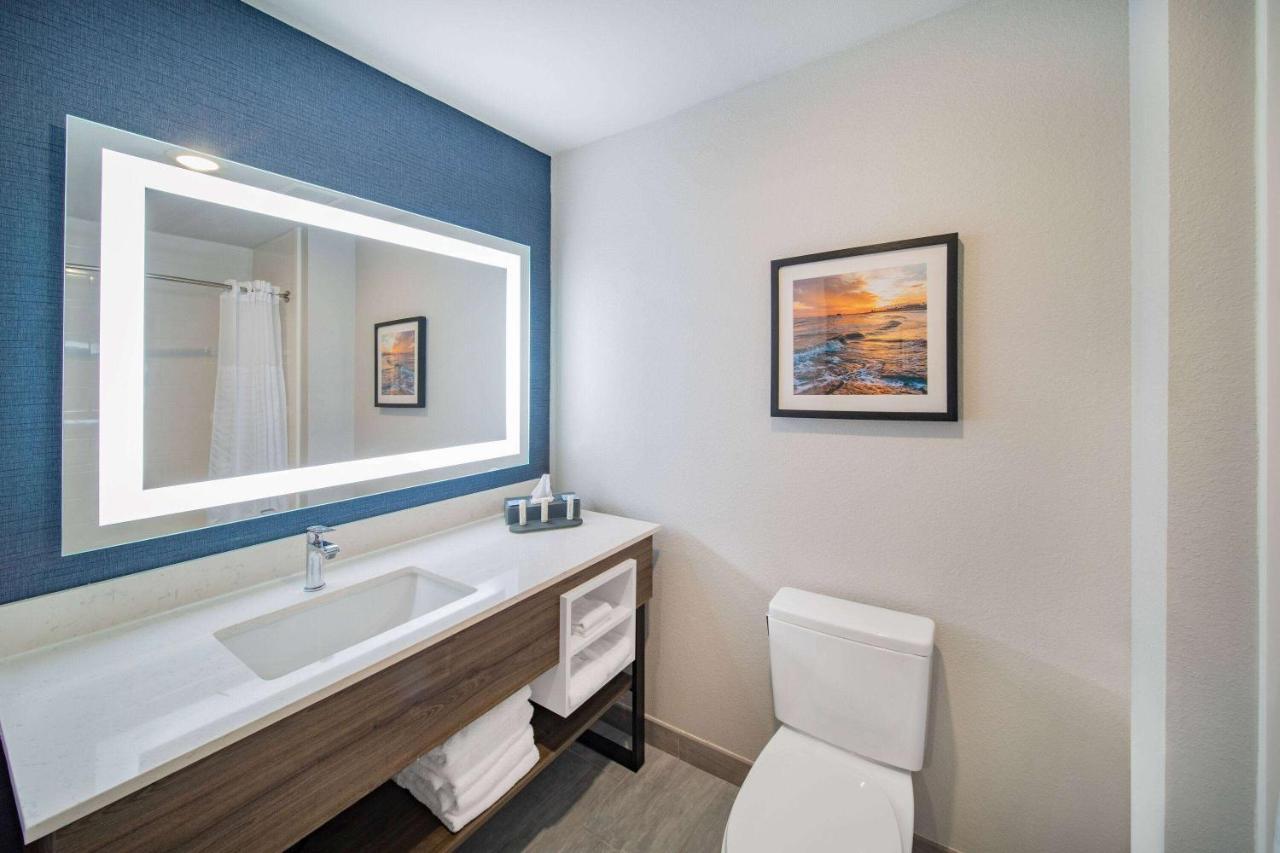 La Quinta Inn & Suites By Wyndham Galveston North At I-45 외부 사진