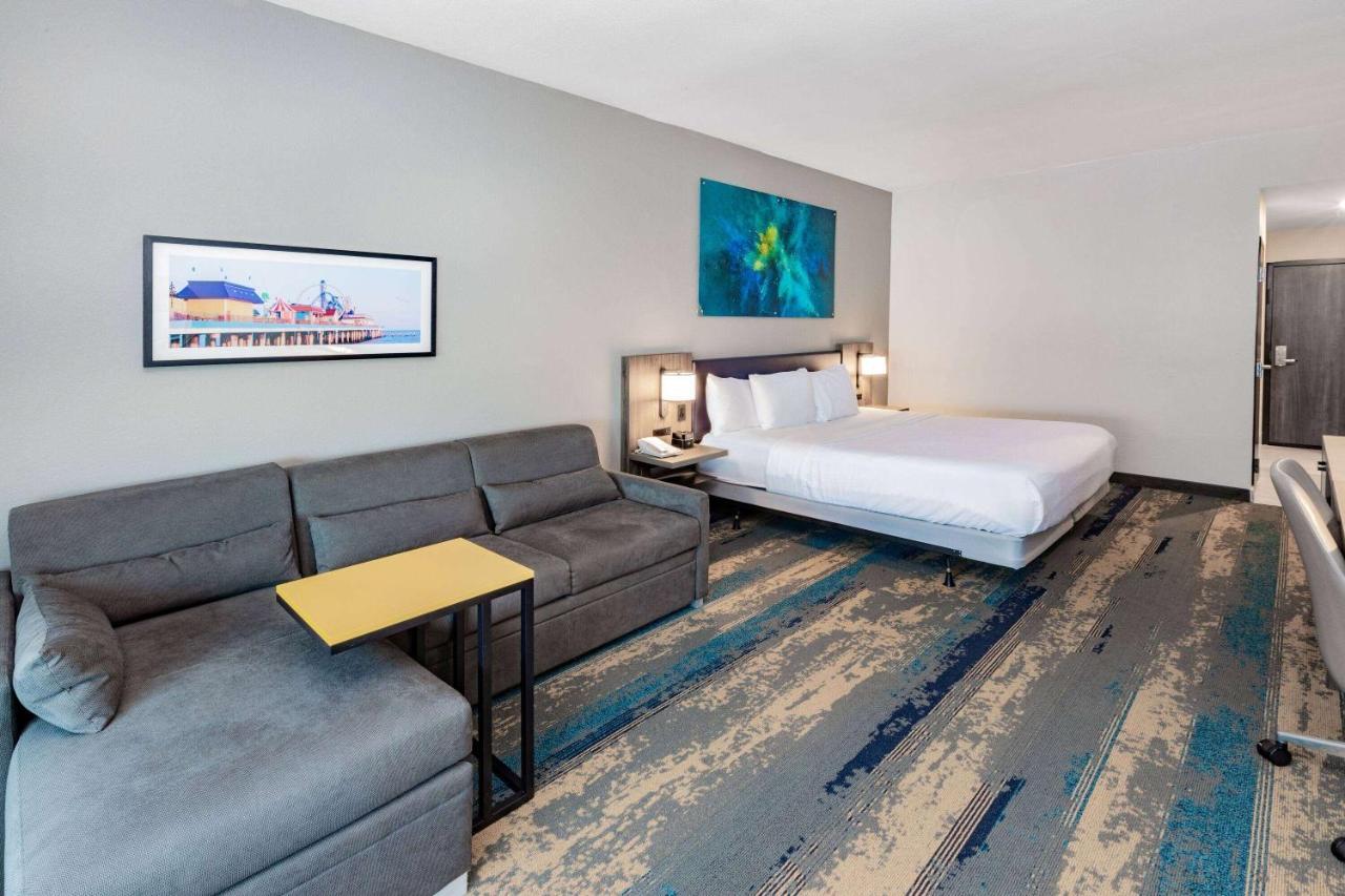 La Quinta Inn & Suites By Wyndham Galveston North At I-45 외부 사진