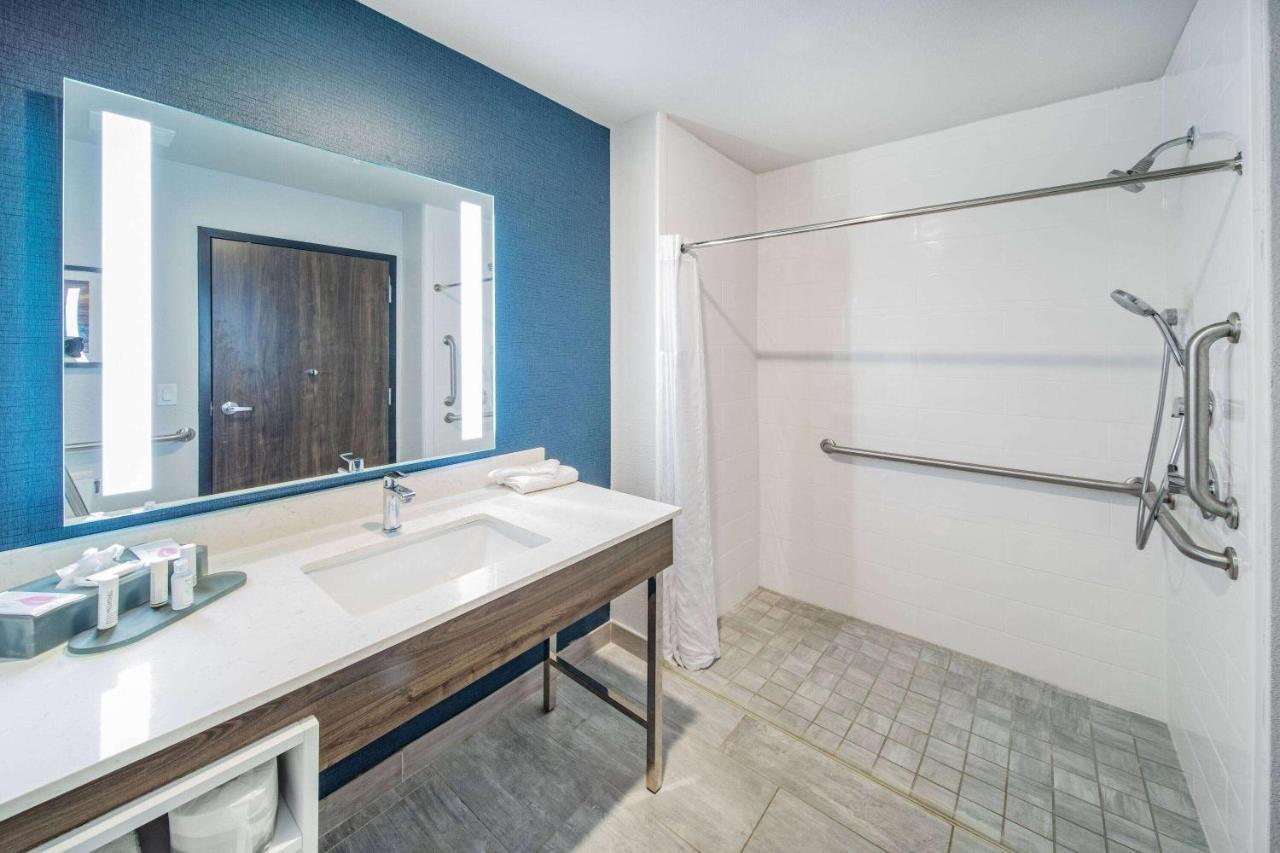 La Quinta Inn & Suites By Wyndham Galveston North At I-45 외부 사진